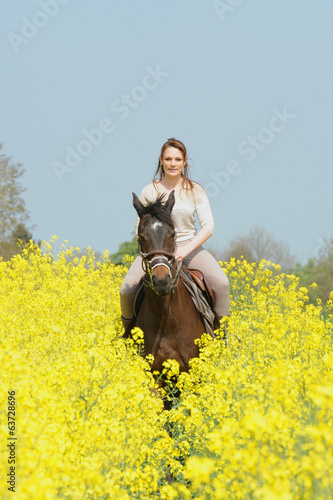 jeune femme à cheval © AUFORT Jérome