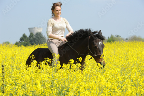 jeune femme à cheval © AUFORT Jérome