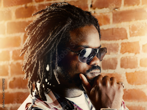 Valokuva serious black man with dreadlocks