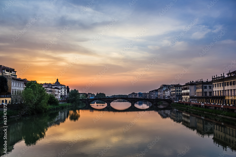Firenze, tramonto su ponte Santa Trinita