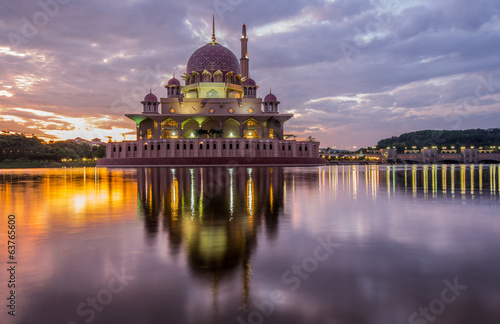 Putra mosque at dawn, Putrajaya, Malaysia © akulamatiau