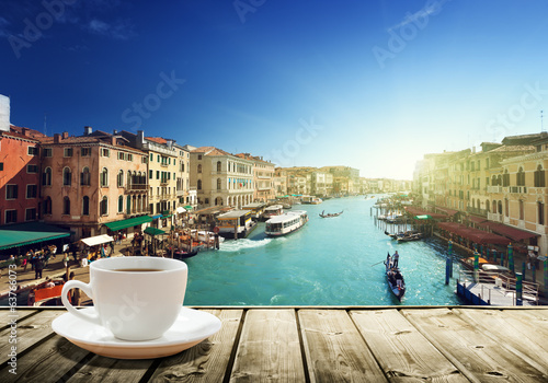 Fototapeta Naklejka Na Ścianę i Meble -  coffee on table and Venice in sunset time, Italy