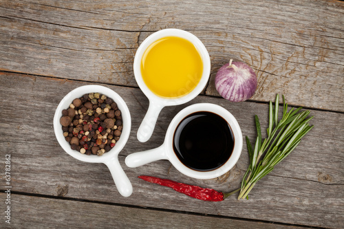 Fototapeta Naklejka Na Ścianę i Meble -  Olive oil and vinegar with spices