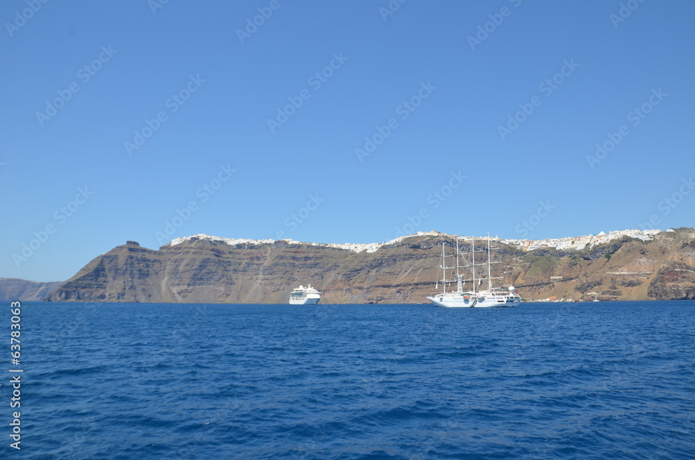 île volcanique près de Santorin, Grèce