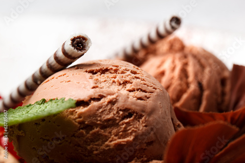 Valokuvatapetti Chocolate ice cream with striped wafer biscuits