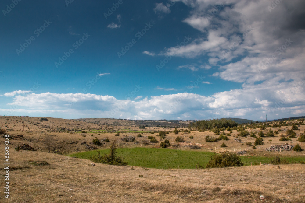 Doline sur le Causse de Sauveterre, Lozère Doline sur le Causse de Sauveterre, Lozère