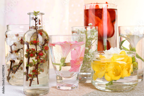 Fototapeta Naklejka Na Ścianę i Meble -  Spring flowers submerged in water close up