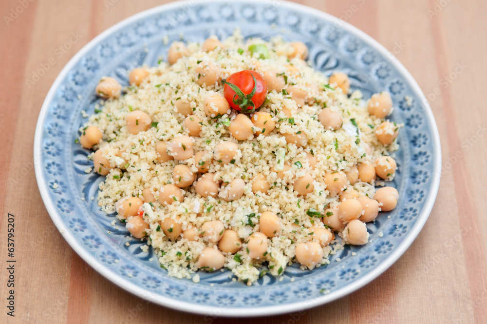 Couscous Salat mit Kichererbsen Couscous Salat mit Kichererbsen