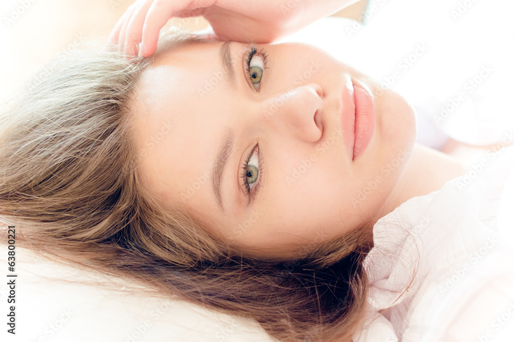 Naklejka premium tender young woman in bed