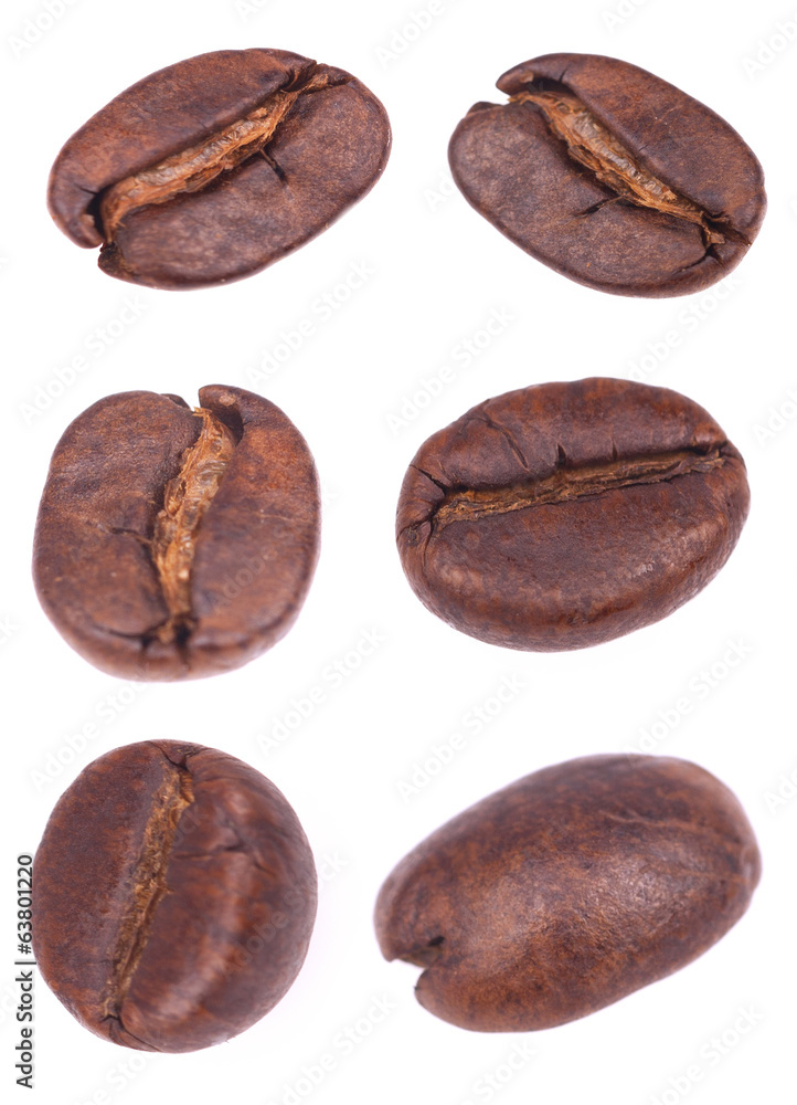 Obraz premium Coffee beans isolated.