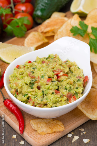 snack - Mexican sauce guacamole and chips