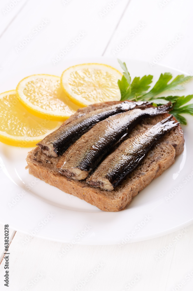 Sprats sandwich and lemon slices