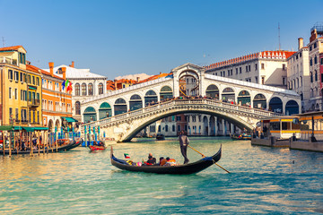 Papier peint photo Des ponts Pont du Rialto sur le Grand Canal  © sborisov