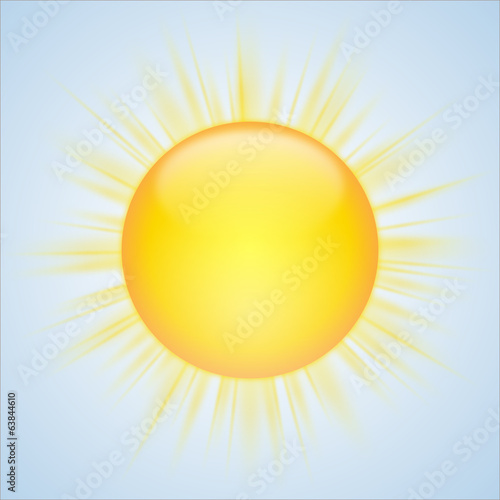 Strahlende, gelb-orange Sonne vor blauem Himmel