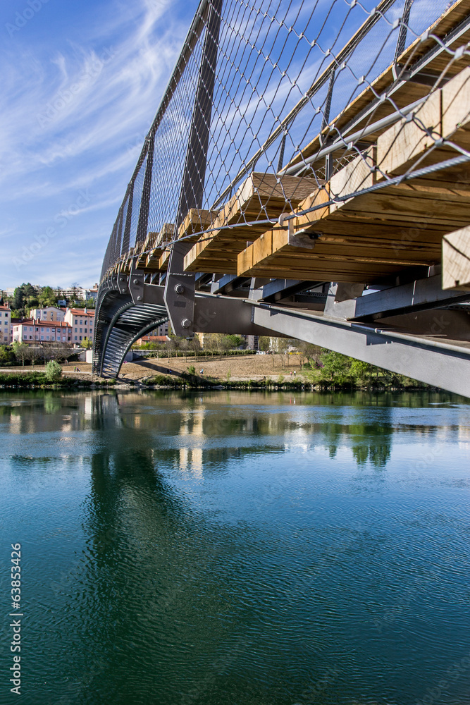 Obraz premium La passerelle de la paix à Lyon