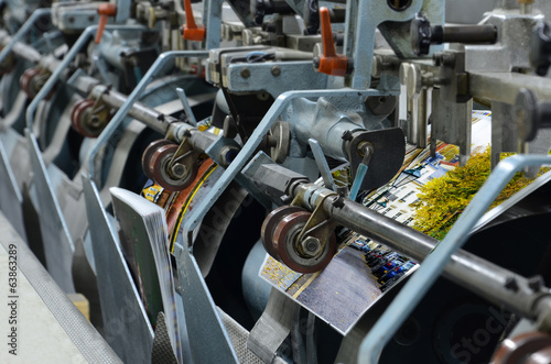 фотографія magazine binding process after offset print.