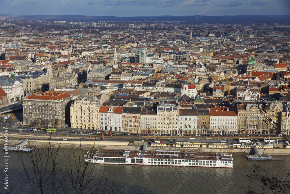 Obraz premium Aerial view of Danube river and Budapest city