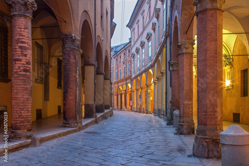 Obraz na plátně Bologna -  Via Santo Stefano (St. Stephen) street