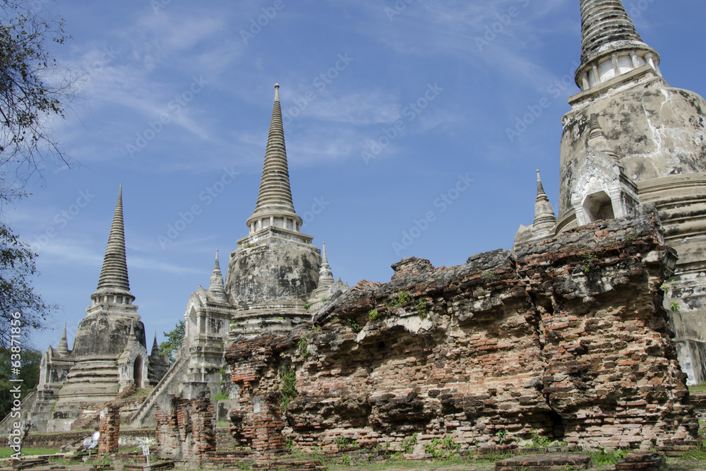 Fototapeta premium Ancient pagoda at Wat Phra Si Sanphet in Ayutthaya, Thailand