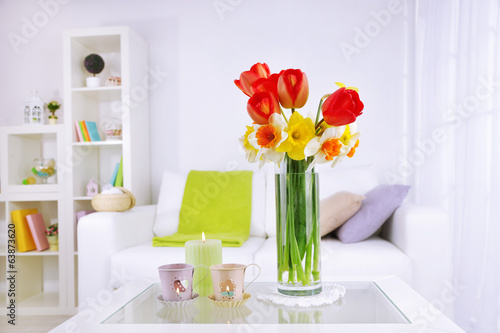 Fototapeta Naklejka Na Ścianę i Meble -  Beautiful spring flowers in vase on home interior background