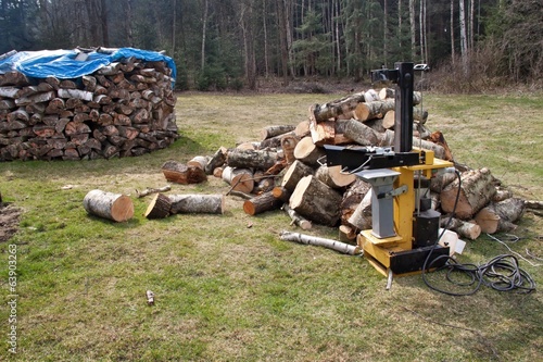 preparation of wood for the winter, hydraulic splitter