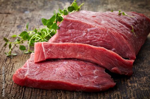 Fotografia fresh raw meat