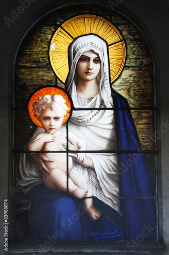 Vierge et l'enfant, vitrail du cimetière de Passy à Paris photo