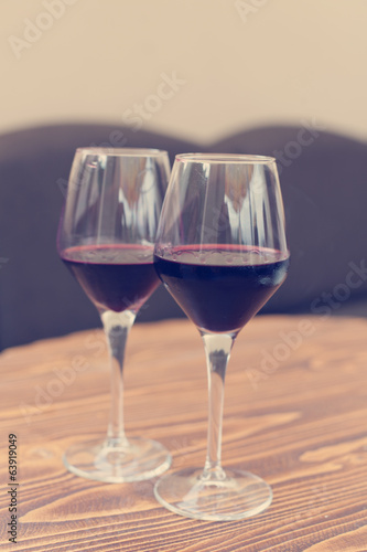 two glasses of red wine on the table, the effect of instagram