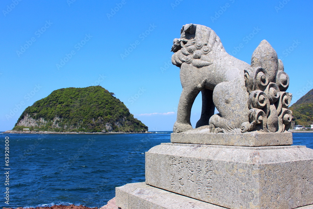 三角の瀬戸 狛犬と中神島の風景 三角の瀬戸 狛犬と中神島の風景
