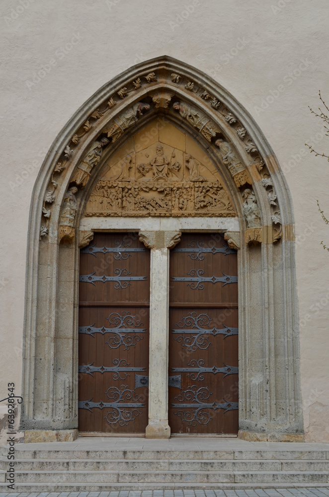 Eingang zur St. Salvator Kirche Nördlingen