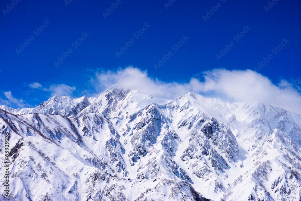 雪の五竜岳