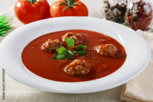 Fotografie tomato soup with meatballs