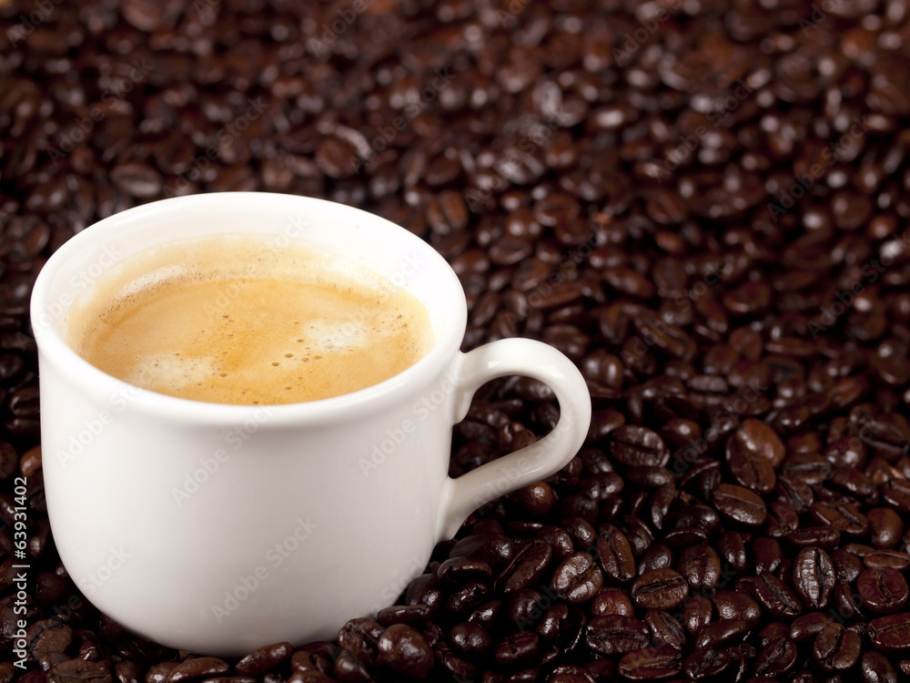 Fresh cup of dark roasted coffee with coffeebeans Fresh cup of dark roasted coffee with coffeebeans