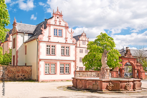 Das Friedberger Schloss mit Georgsbrunnen