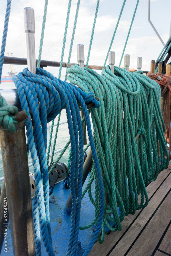 Obraz premium Elements of equipment of a sailing cruise ship