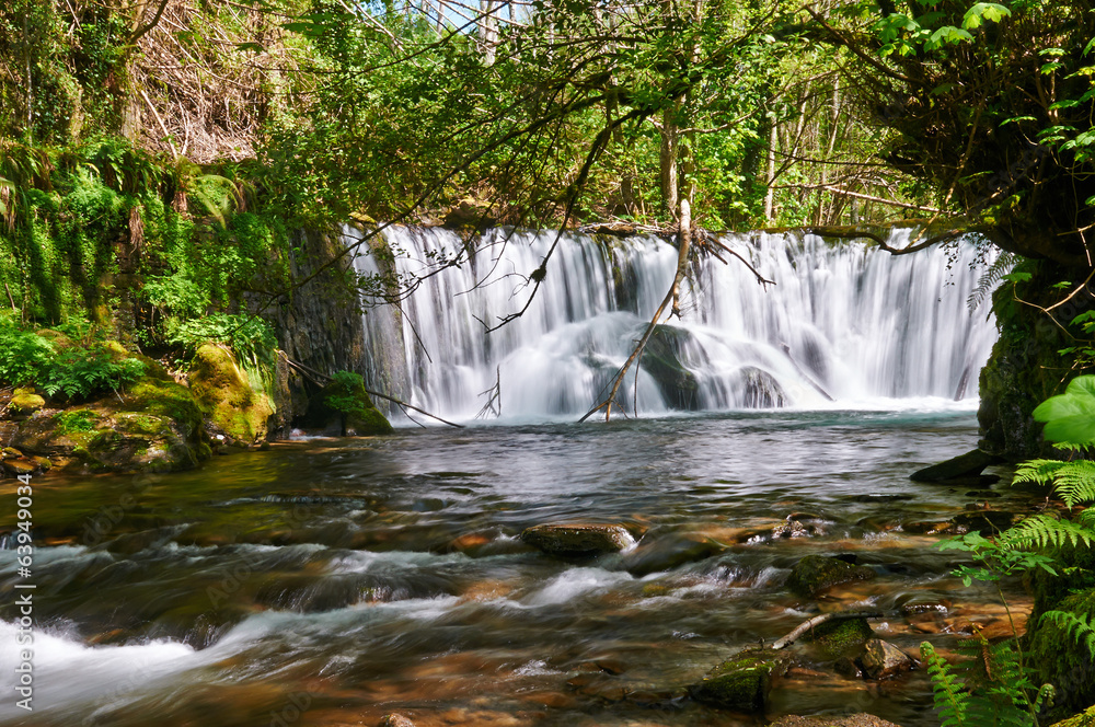 Fototapeta premium Cabe river Waterfall in San Pedro do Incio