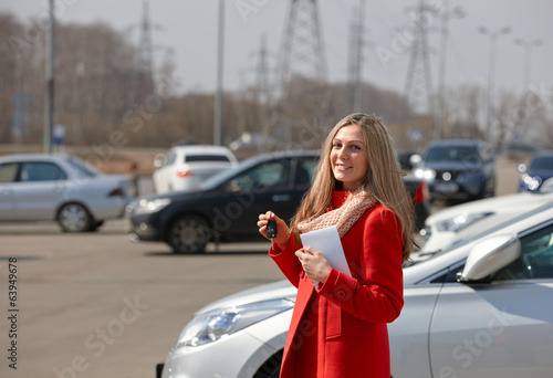 girl and car © JENOCHE