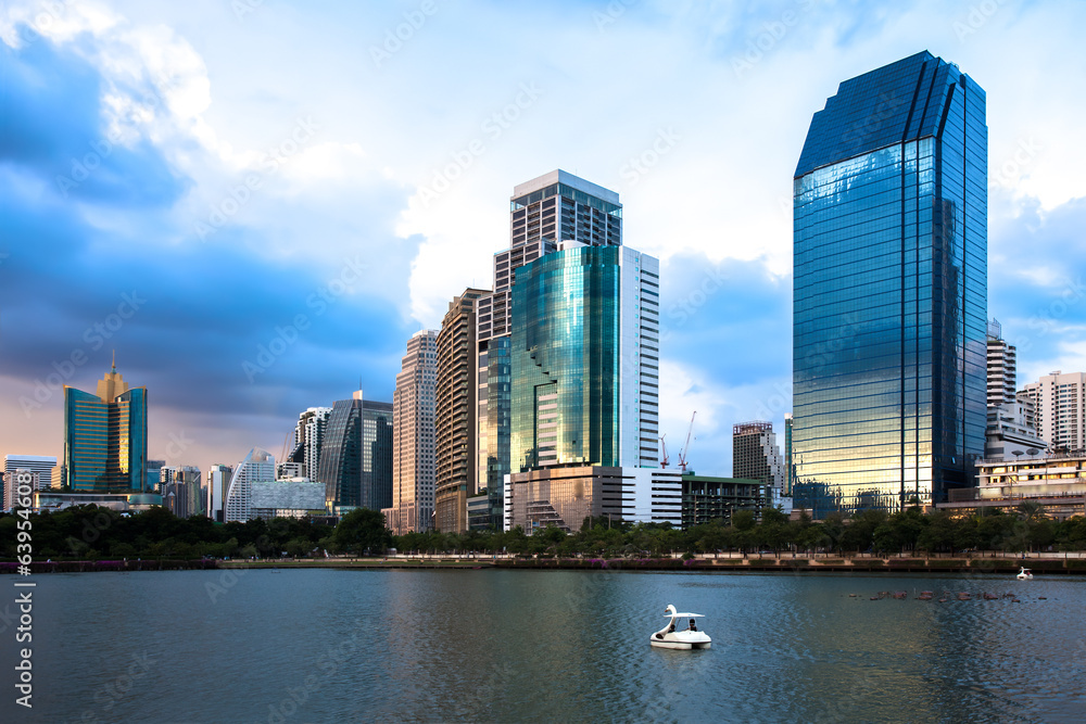 Bangkok Cityscape at twilight, Park in the City (Thailand) Bangkok Cityscape at twilight, Park in the City (Thailand)