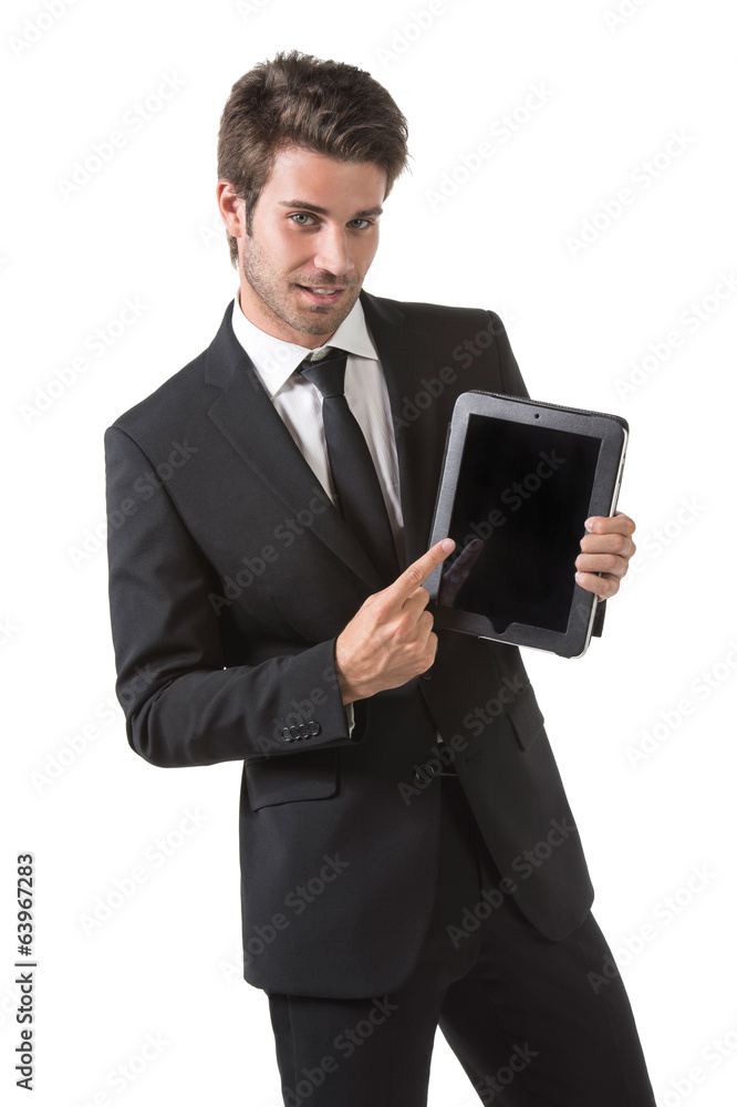 Uomo elegante in piedi con tablet Uomo elegante in piedi con tablet