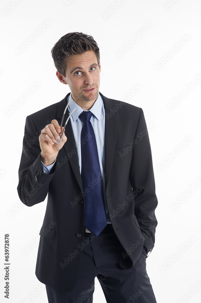 Nachdenklicher Geschäftsmann mit Brille in der Hand Nachdenklicher Geschäftsmann mit Brille in der Hand
