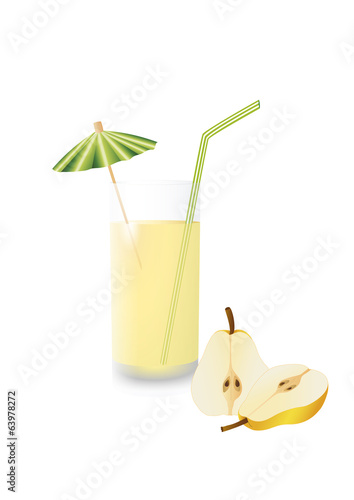 Glas mit Birnensaft und Cocktailschirmchen