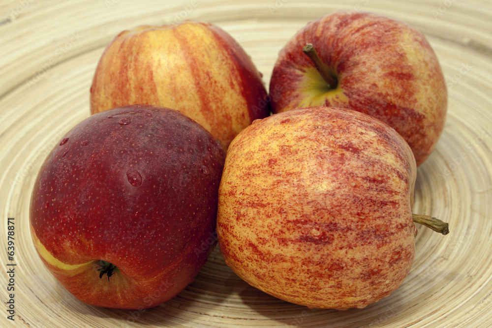 red apples red apples