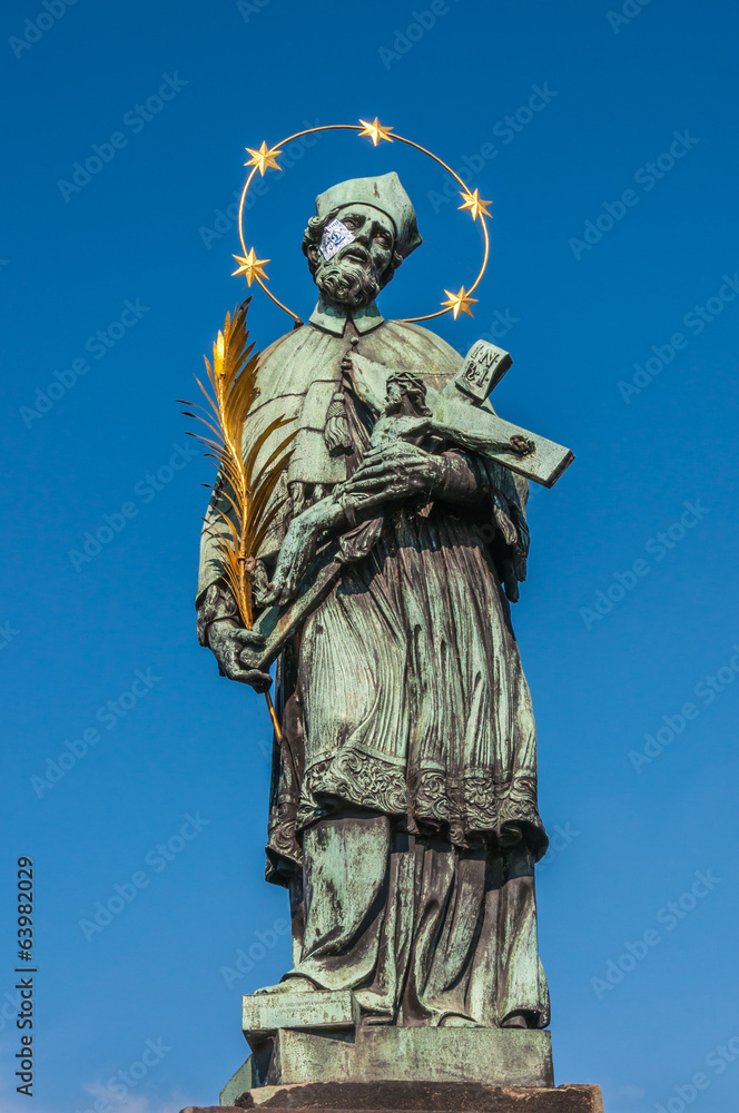 Obraz premium The statue of John of Nepomuk on Charles Bridge (Prague, Czech R