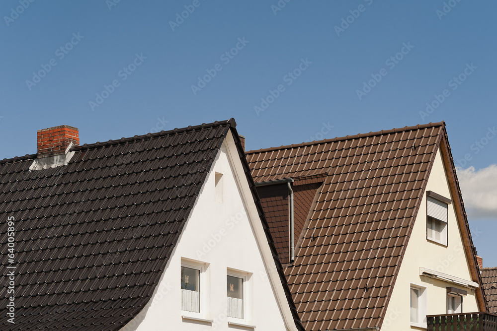 Altbausanierung - neue Dachziegel aus Ton