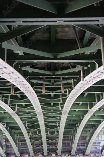 Fototapeta Naklejka Na Ścianę i Meble -  Brücke von unten in Wien