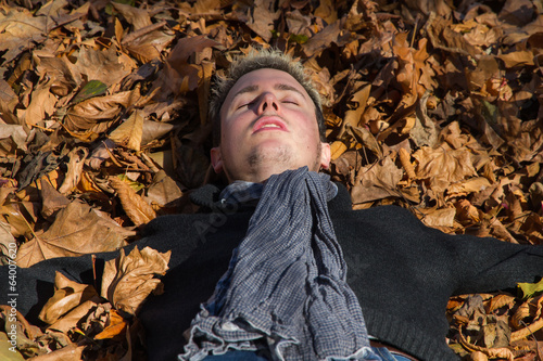 Hombre joven tumbado al sol photo