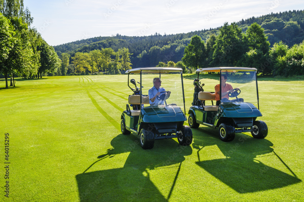 Bequem auf dem Golfplatz unterwegs Bequem auf dem Golfplatz unterwegs
