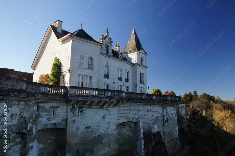 Fototapeta premium Chateau à La Roche Posay avec vue sur la rivière
