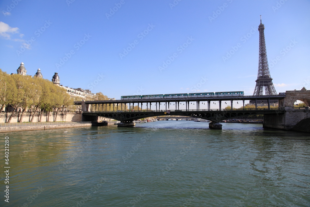 Torre Eiffel e ponte Bir - Hakeim - Parigi