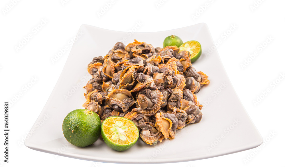 Fresh boiled cockle meat with calamansi fruit in a white plate